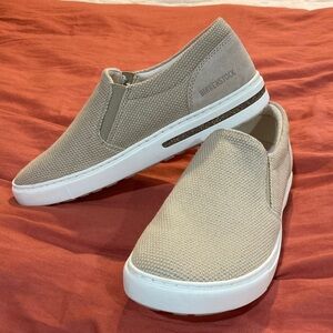 Birkenstock Oswego in Taupe